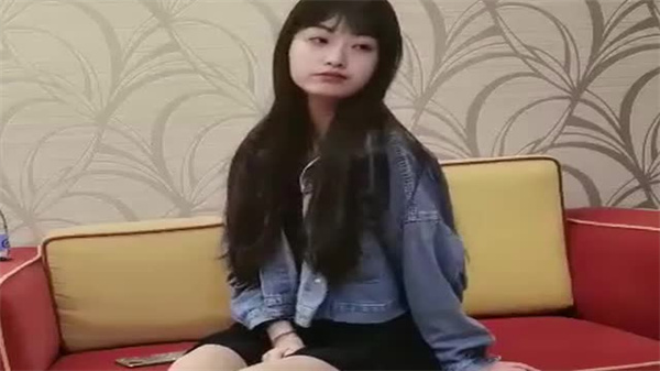 眼镜探花自拍实录：约炮清纯苗条嫩妹，粉穴湿透任操